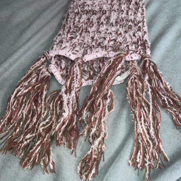 Woman’s scarf. New with tags - Picture 4 of 4